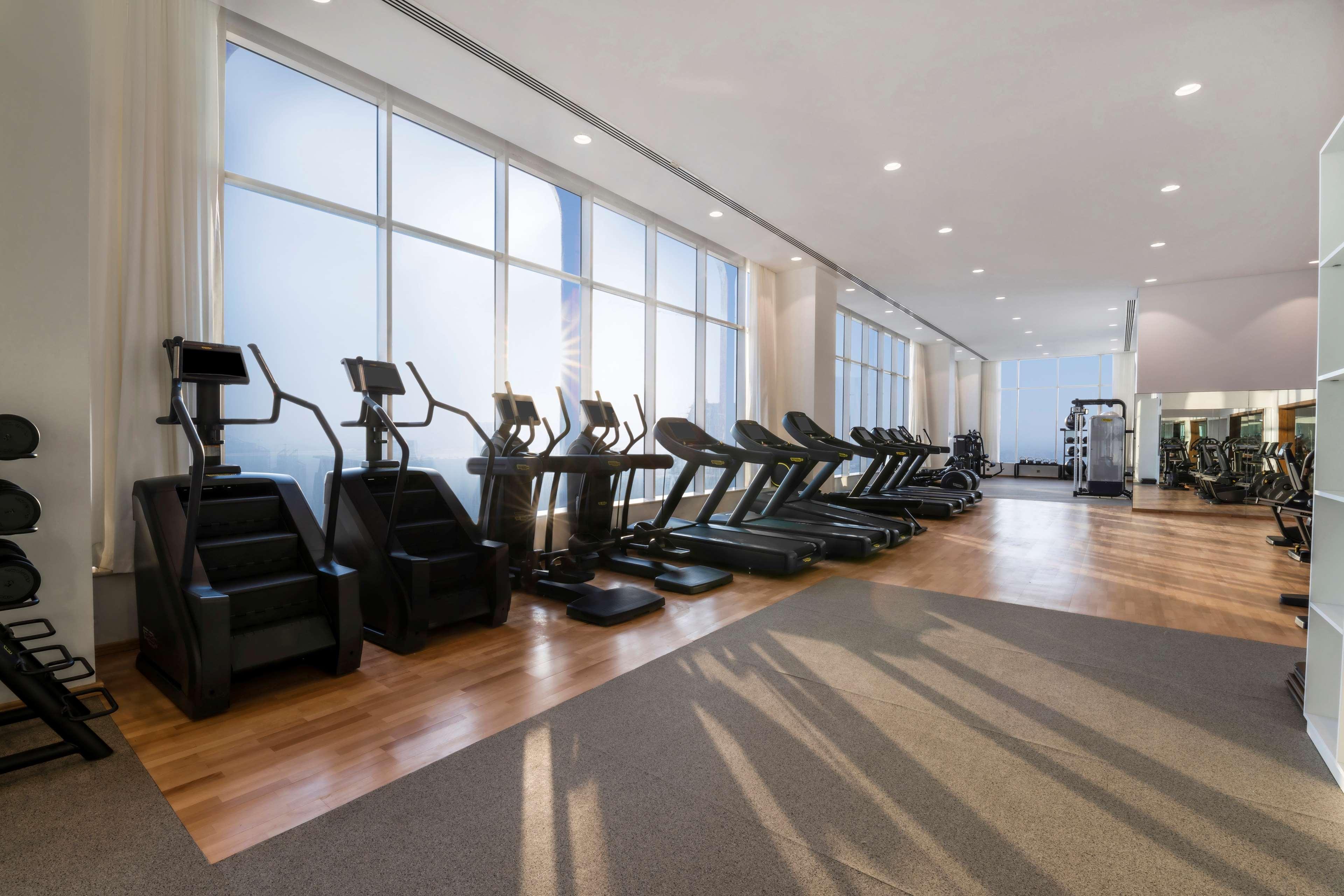 Aleph Doha Residences, Curio Collection By Hilton Luaran gambar The gym at the 100 East 53rd Street building