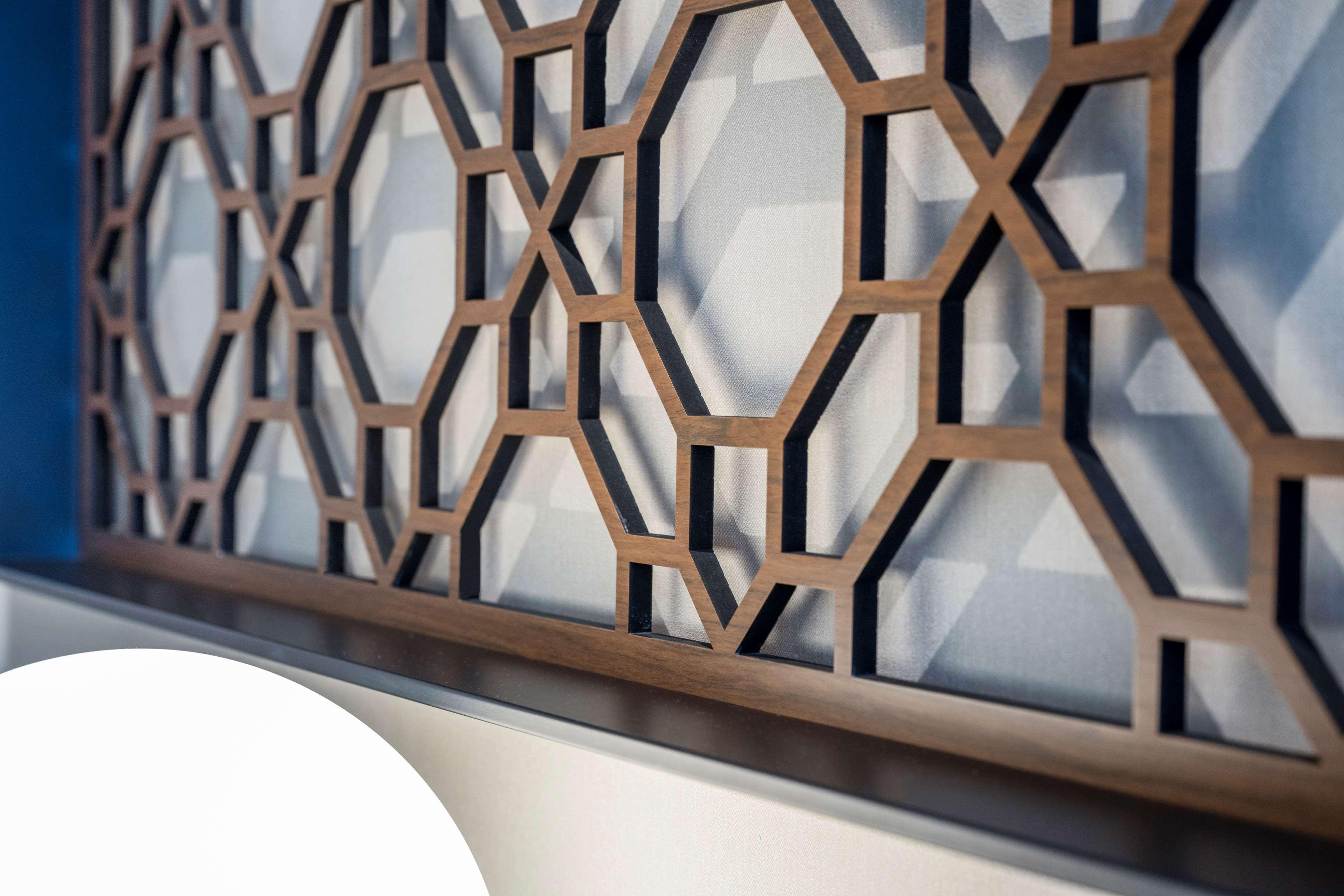 Aleph Doha Residences, Curio Collection By Hilton Luaran gambar Detail of the screen