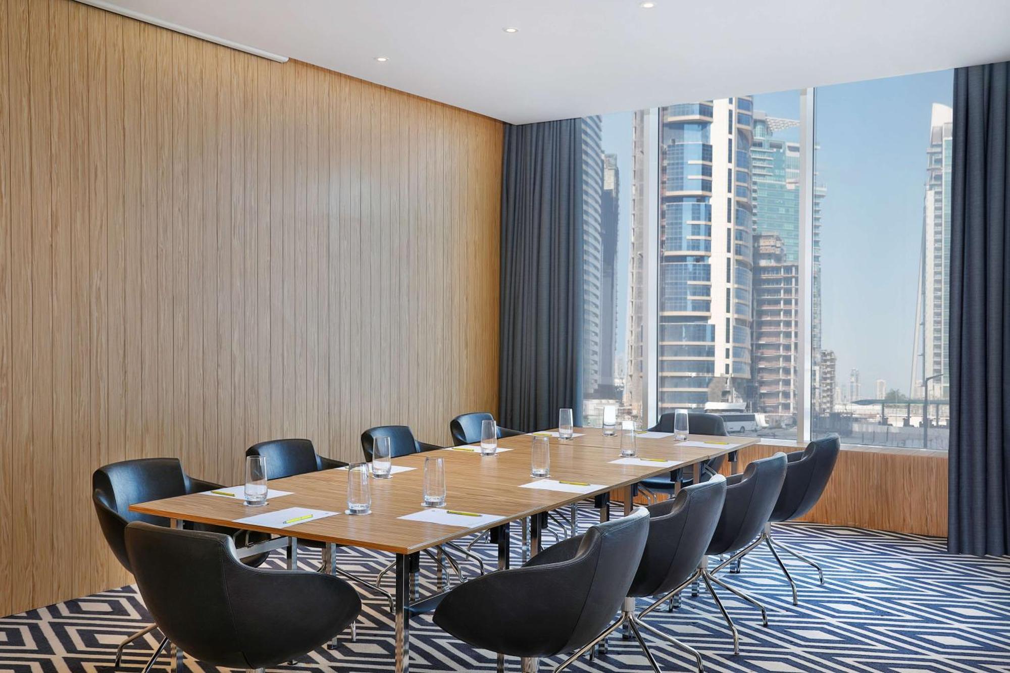 Aleph Doha Residences, Curio Collection By Hilton Luaran gambar Meeting room